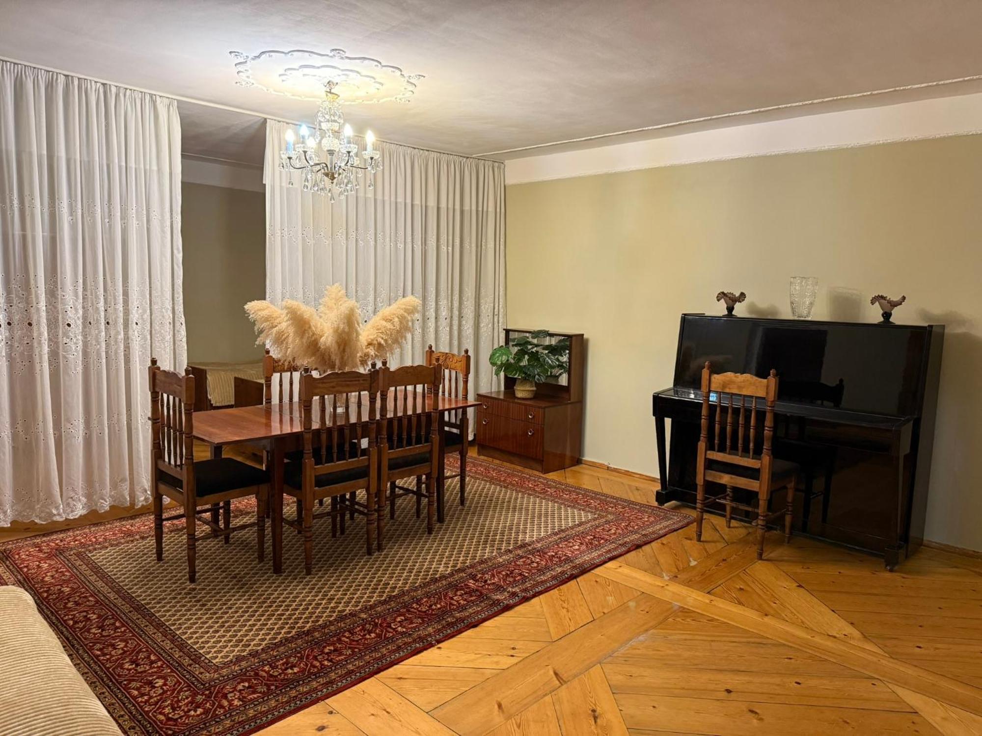 Guest House T&N Kutaisi Zewnętrze zdjęcie